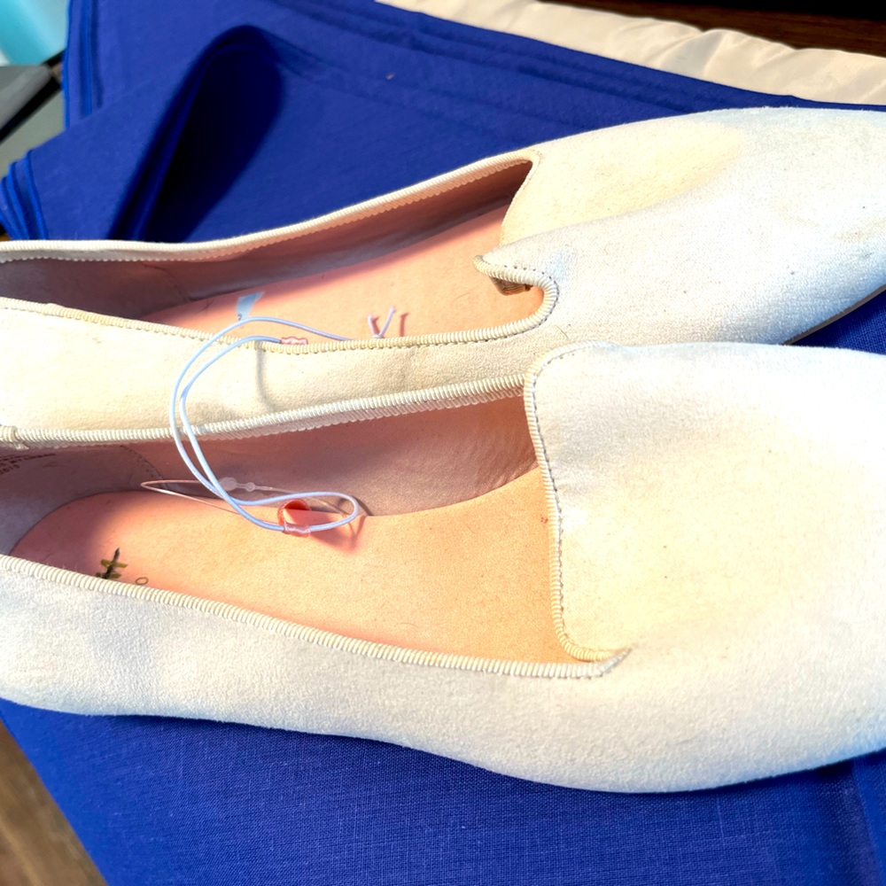 H&M WOMENS SIZE 7 ivory flats